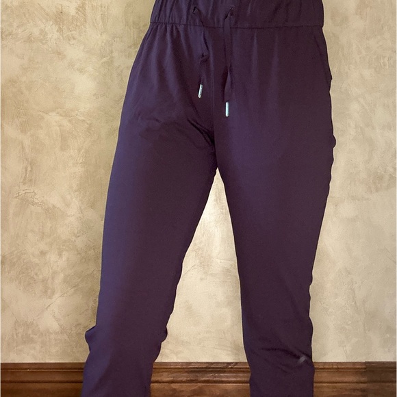Lululemon On the Fly Pants - Picture 9 of 15